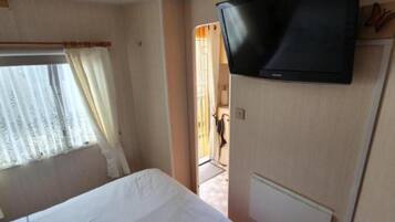 Apartment | 2 bedrooms, iron/ironing board, bed sheets