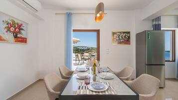 House | Private kitchen | Full-sized fridge, oven, stovetop, dishwasher