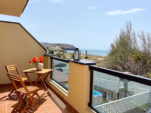 Casa La Ola - Idyllic Seaside Retreat, La Lajita