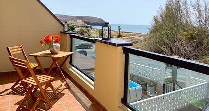 Casa La Ola - Idyllic Seaside Retreat, La Lajita