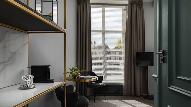 Deluxe Double Room, 1 Queen Bed, Non Smoking, City View | Premium bedding, down duvets, free minibar, blackout curtains - Boutique hotel de vier Patriciers (Middelburg)