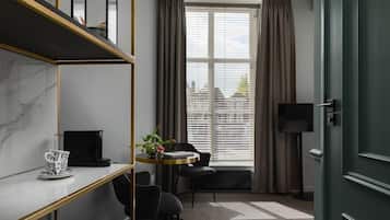 Premium bedding, down duvets, free minibar, blackout curtains