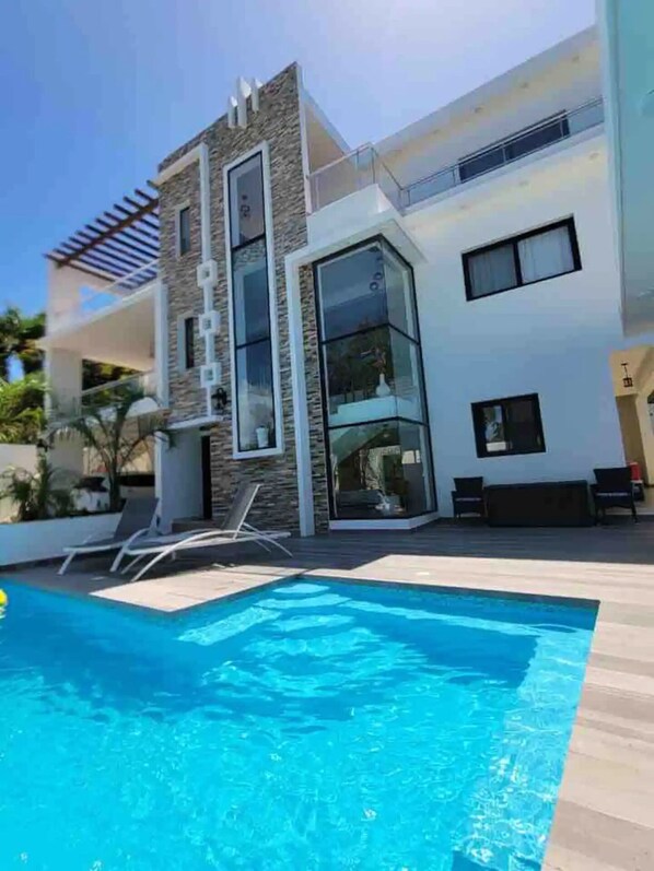 Alberca al aire libre