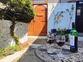 Deluxe Apartment, Private Bathroom, Sea View (The Forest) | Garden