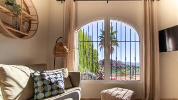 Una Smart TV, libros