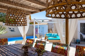 Outdoor dining - Casa Verde 4P guesthouse with private heated pool (Mutxamel, Bonalba)