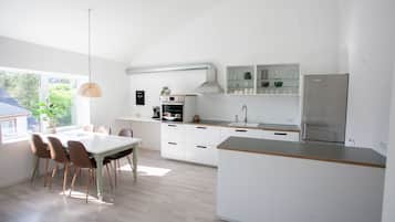 Appartement Exécutif | Cuisine privée | Réfrigérateur, four, plaque de cuisson, lave-vaisselle
