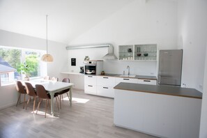 Executive-Apartment | Eigene Küche | Kühlschrank, Ofen, Herdplatte, Geschirrspüler
