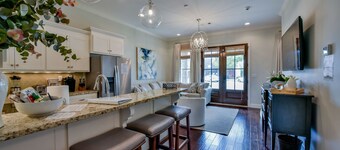 Bama Getaway - Walk to Downtown & Campus!  Luxurious and cozy furnishings!