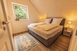 2 bedrooms, iron/ironing board, free WiFi