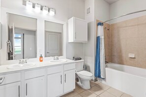 Bruser, hårtørrer, håndklæder