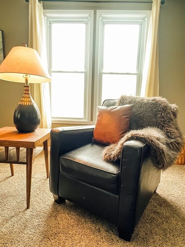 TV, offices - Historic Hawthorne Home Near Downtown Fargo (Fargo)