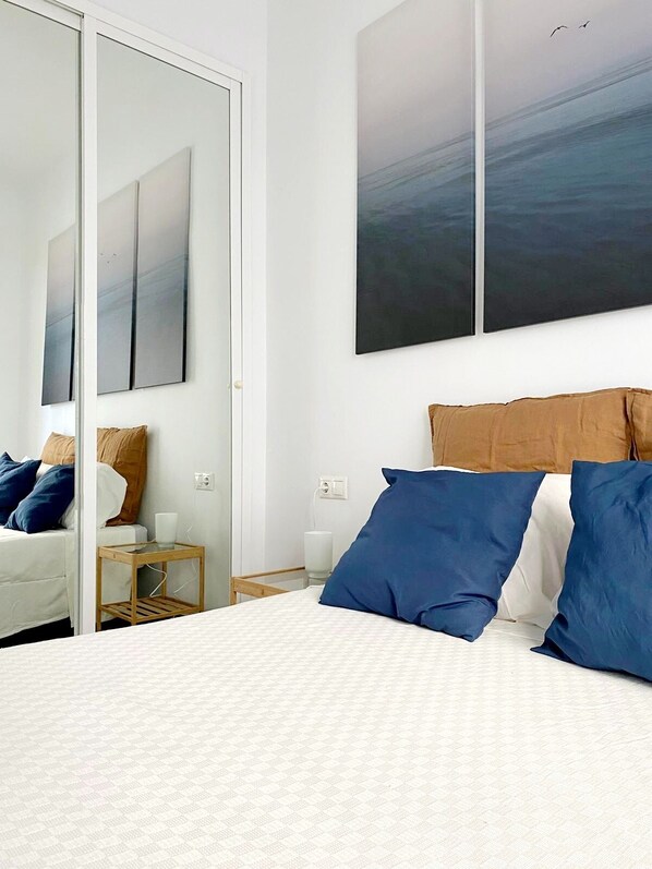 2 slaapkamers, een strijkplank/strijkijzer, wifi, beddengoed