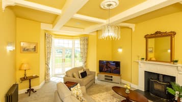 Cottage | Living room | TV