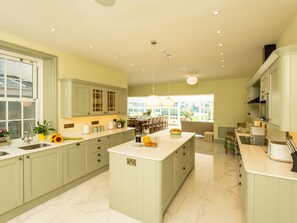 Casa de campo | Cocina privada | Refrigerador, lavavajillas y utensilios de cocina