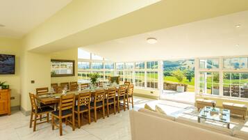 Cottage | Living room | TV
