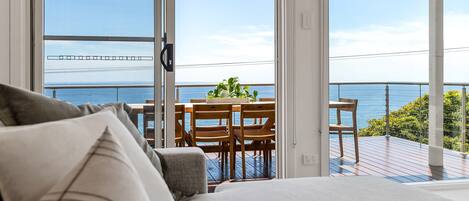 Téléviseur, foyer, chaßne audio, bureau