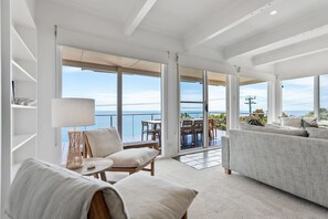 Télévision, cheminée, chaîne hi-fi, espaces bureaux