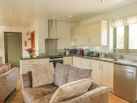 Refrigerador, lavavajillas, tetera/pava eléctrica, tostadora