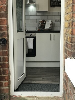 Comfort House, Private Bathroom (Kimberley Place) | Shared kitchen | Highchair