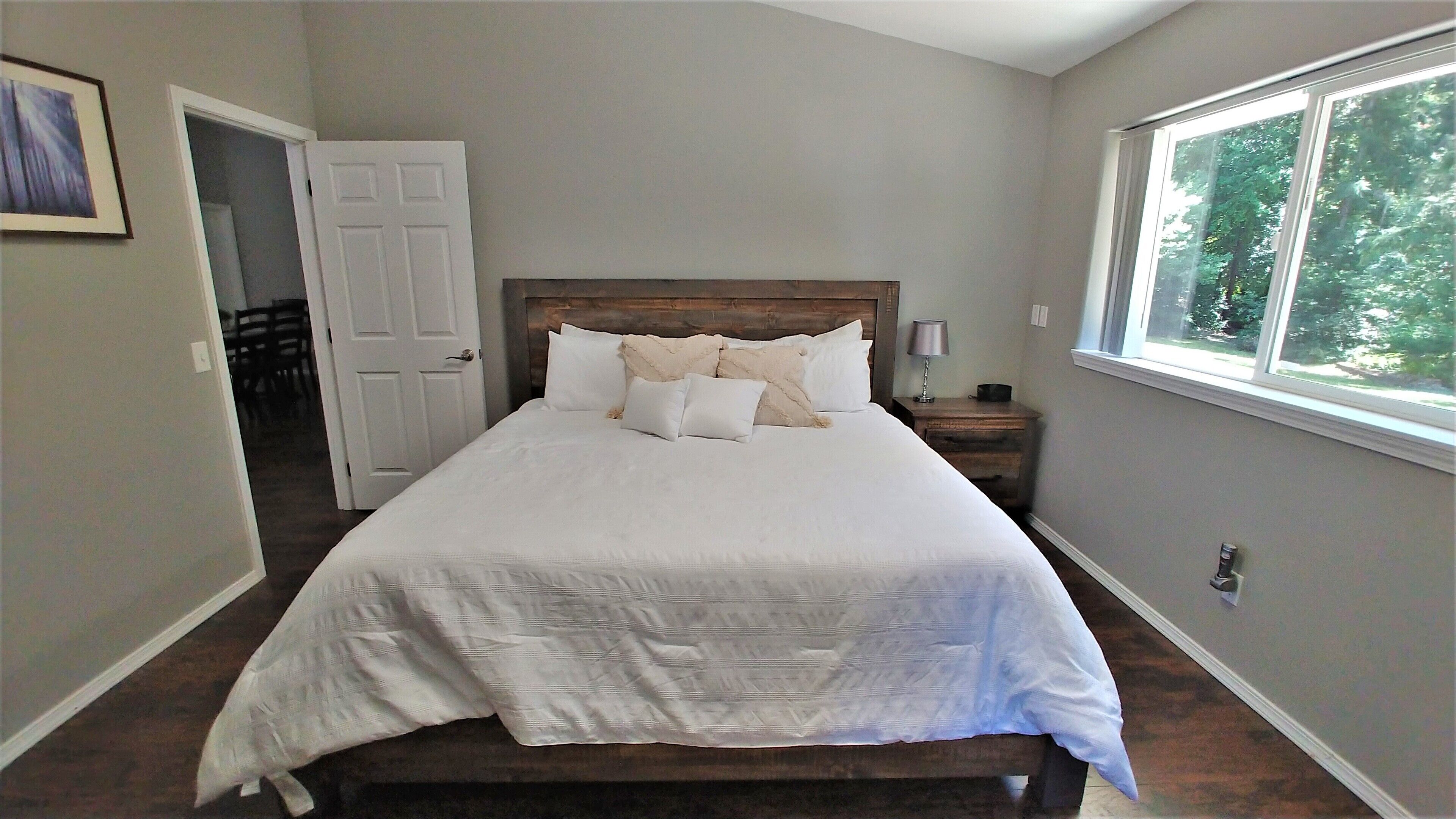 4 多间卧室、办公桌、熨斗/熨衣板、旅行婴儿床