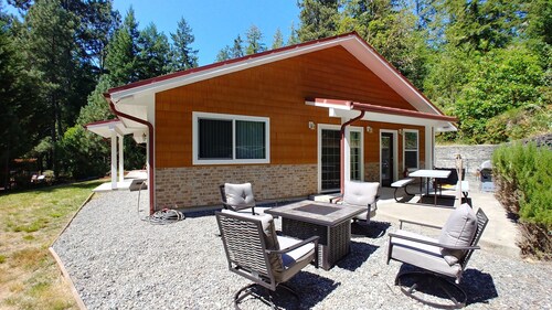 New Vacation Rental in the Redwood Forest!