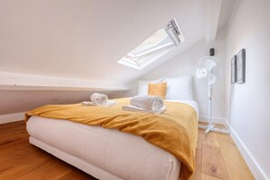 1 bedroom, iron/ironing board, travel crib, WiFi - Charming studio in a Courtyard-Montmartre (6) (Paris)