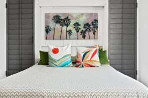 3 bedrooms, desk, iron/ironing board, travel cot - Sunny Days Ahead - Your Private Palm Springs Getaw (Palm Springs)