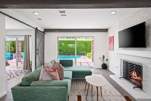 TV, fireplace, offices