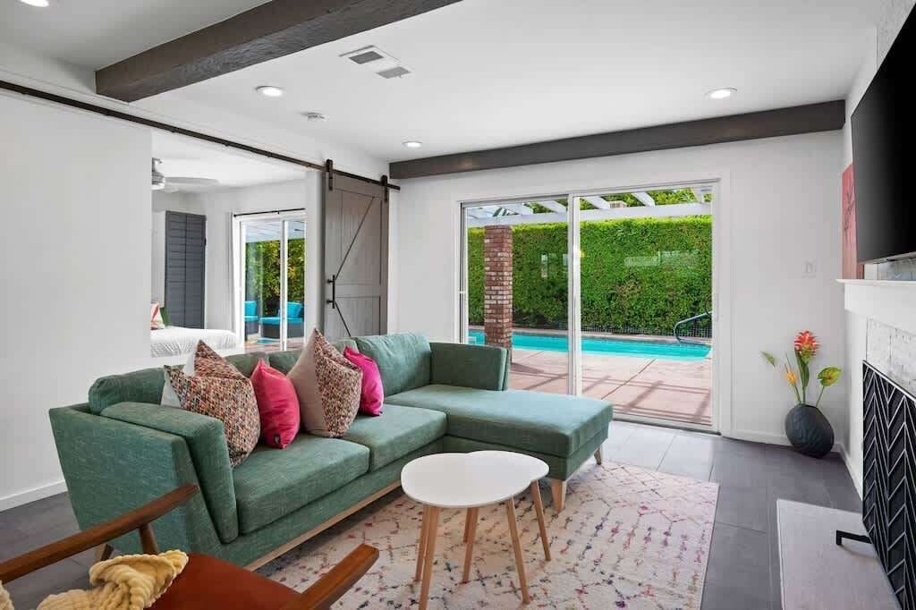 TV, peis og kontorer