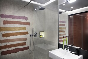 Royal Room | Bathroom | Shower, hair dryer, bathrobes, bidet - Le stanze del Barone (Naples)