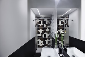 Deluxe Room | Bathroom | Shower, hair dryer, bathrobes, bidet - Le stanze del Barone (Naples)