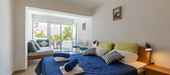 Charming 1 bedroom condo for 4 with terrace