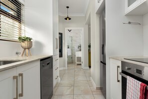 Luxury-Apartment | Eigene Küche | Kühlschrank, Mikrowelle, Ofen, Herdplatte