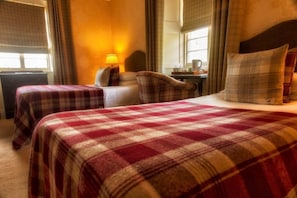 Superior King Room | Free WiFi, bed sheets - The Tongue Hotel (Tongue)