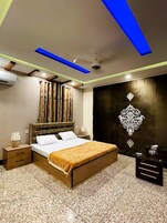 Deluxe Double Room | Free WiFi, bed sheets