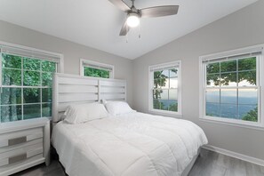 3 bedrooms, desk, free WiFi, bed sheets - Quiet Mountaintop Vista w/ Hot tub and Fire pit (Morganton)