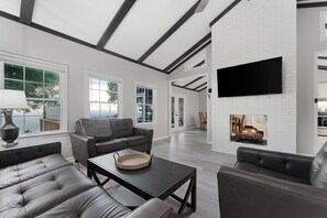 Fernseher, Kamin, Computerbildschirme
