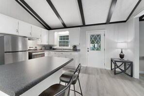 Fridge, microwave, oven, stovetop - Quiet Mountaintop Vista w/ Hot tub and Fire pit (Morganton)