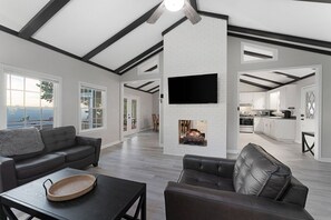 TV, fireplace, computer monitors - Quiet Mountaintop Vista w/ Hot tub and Fire pit (Morganton)