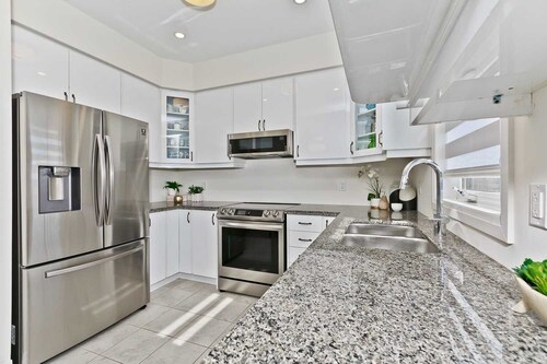 ★4 BR Modern Detached House in Paris, Brant