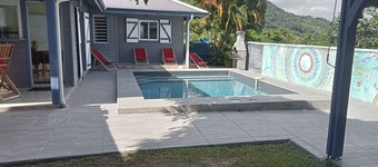 AWMONY'KAZ: Charming bungalow with swimming pool and Balneo jets.