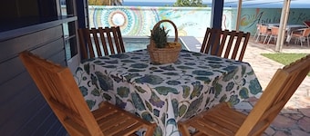 AWMONY'KAZ: Charming bungalow with swimming pool and Balneo jets.