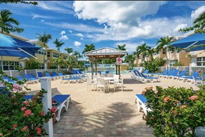 Outdoor dining - LUXE 1st Floor Condo, w/ Private Patio. 2 Min. Walk to Beach  (Indian Shores)