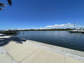 Marina - Remodeled LUXE 1st Floor Condo w/ Private Patio. 2 Min. Walk to Beach (Indian Shores)