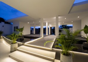 Property grounds - Enjoy Deluxe Sunset View on the beachchair in pool, 15 min to the city downtown. (Pattaya)