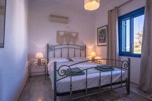 4 bedrooms, iron/ironing board, travel crib, free WiFi