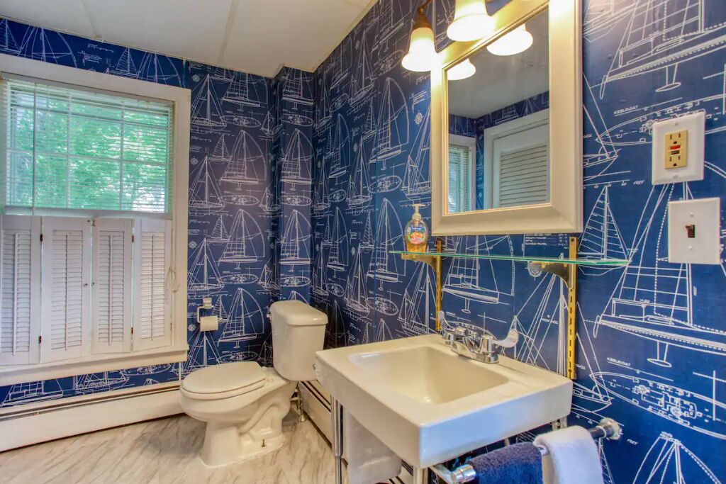 Combined shower/tub, hair dryer, towels, soap