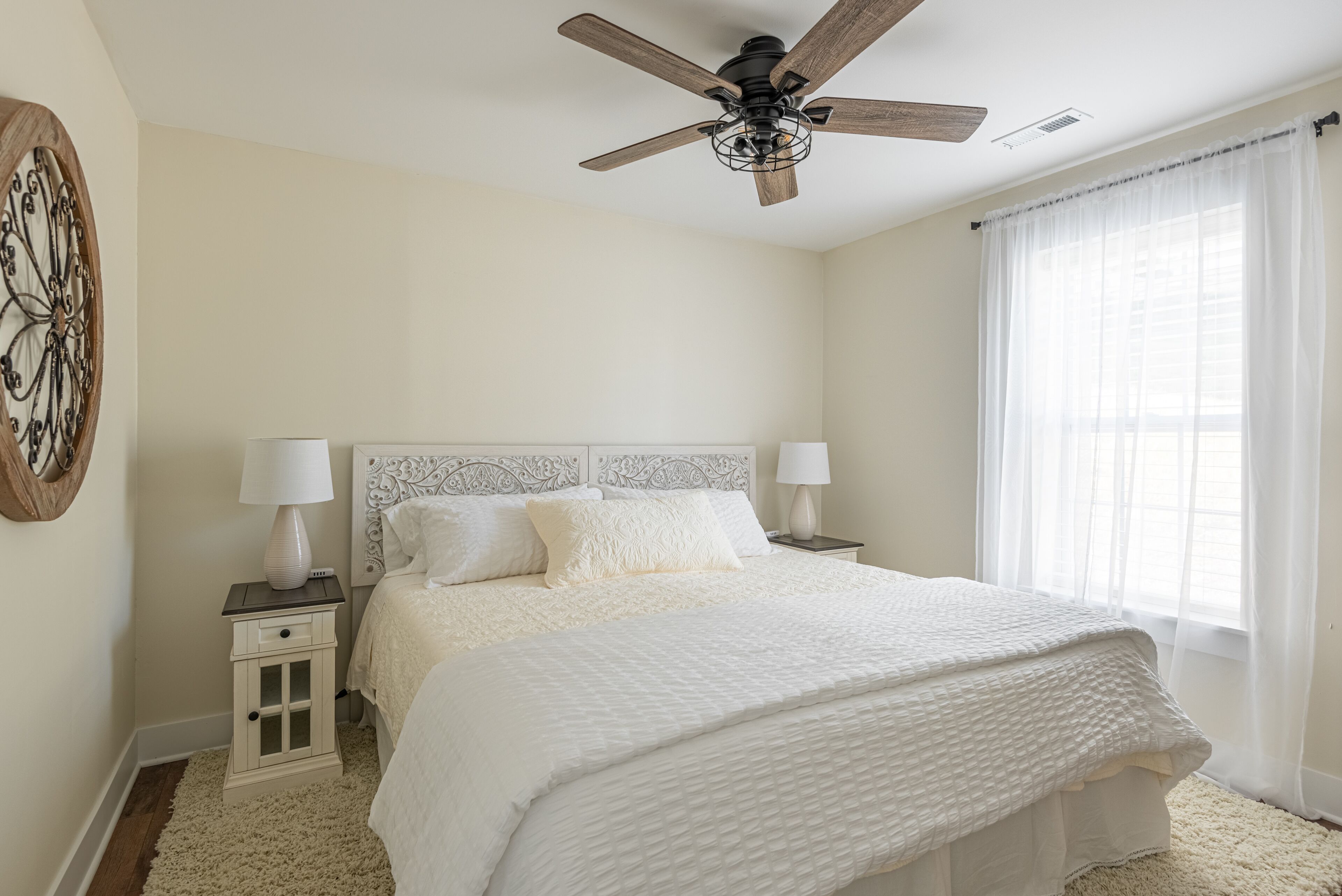 2 عدّة غرف نوم ومكواة/لوح كي وسرير سفر وواي فاي مجانًا