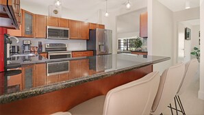 Luxury-Haus, 4 Schlafzimmer, eigener Pool, zum Garten hin | Eigene Küche